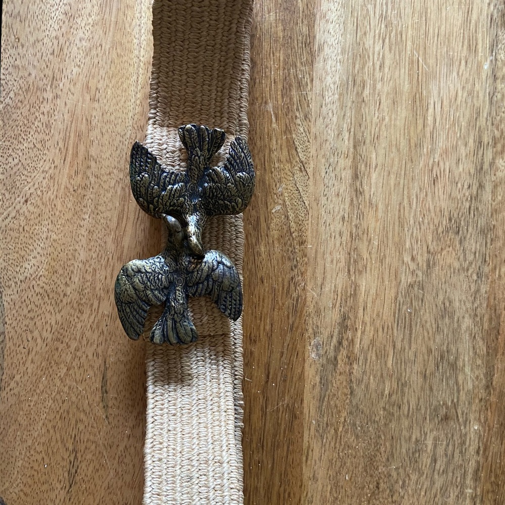 Adjustable eagle belt